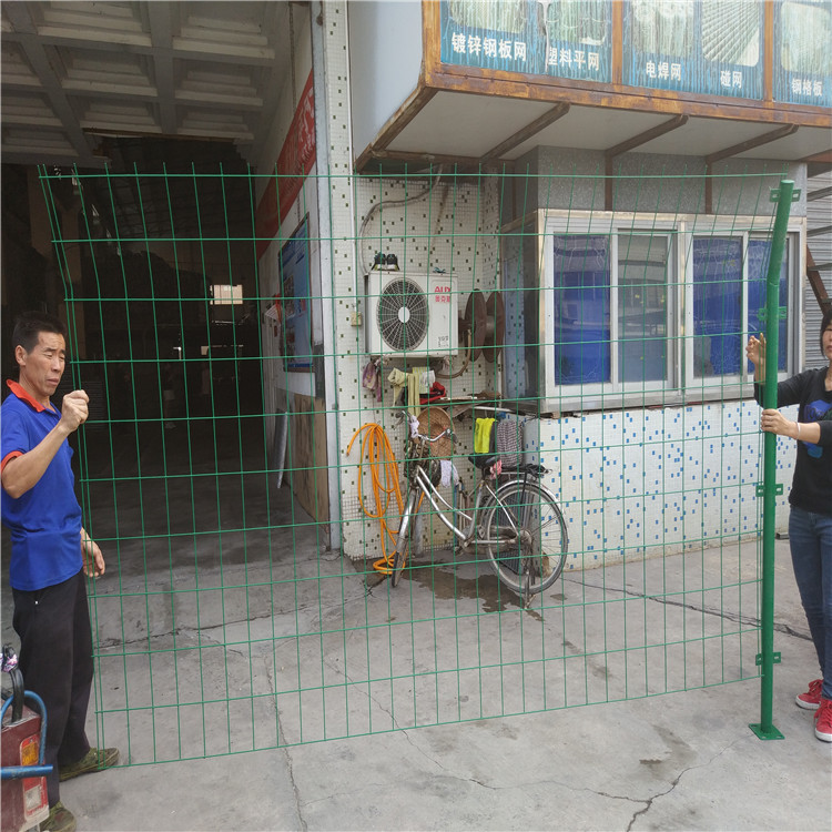 厂家供应双边丝护栏网公路围栏果园护栏网有现货