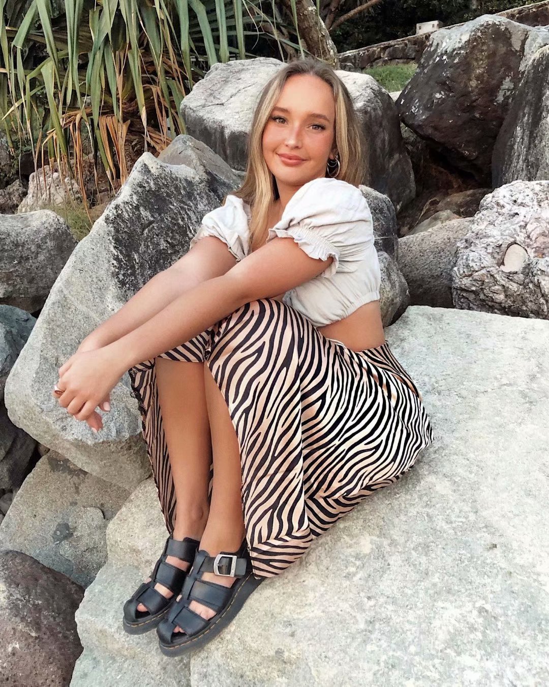 Tiger pattern skirt image 3