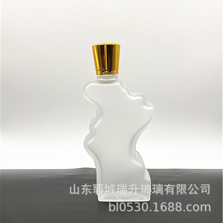 郓城厂家500ml出口磨砂烤花白酒玻璃瓶 定制异形地图XO伏特洋酒瓶