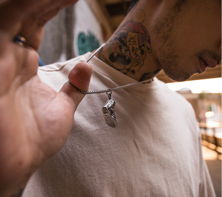 Segeltuch-Schuhe personalisierte Umwelt Souvenir Halskette Zubehör Edelstahl_voghion.com