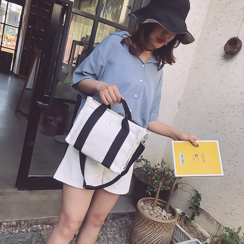 织带小方包模特