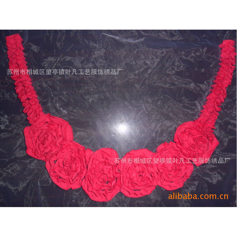 厂家供应红色衣服辅料时尚华贵花型机水溶刺绣领花