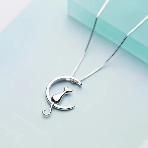 Korean version of the forest style literary cat moon pendant, simple and cute cat clavicle chain, fashionable, sweet and simple jewelry for women