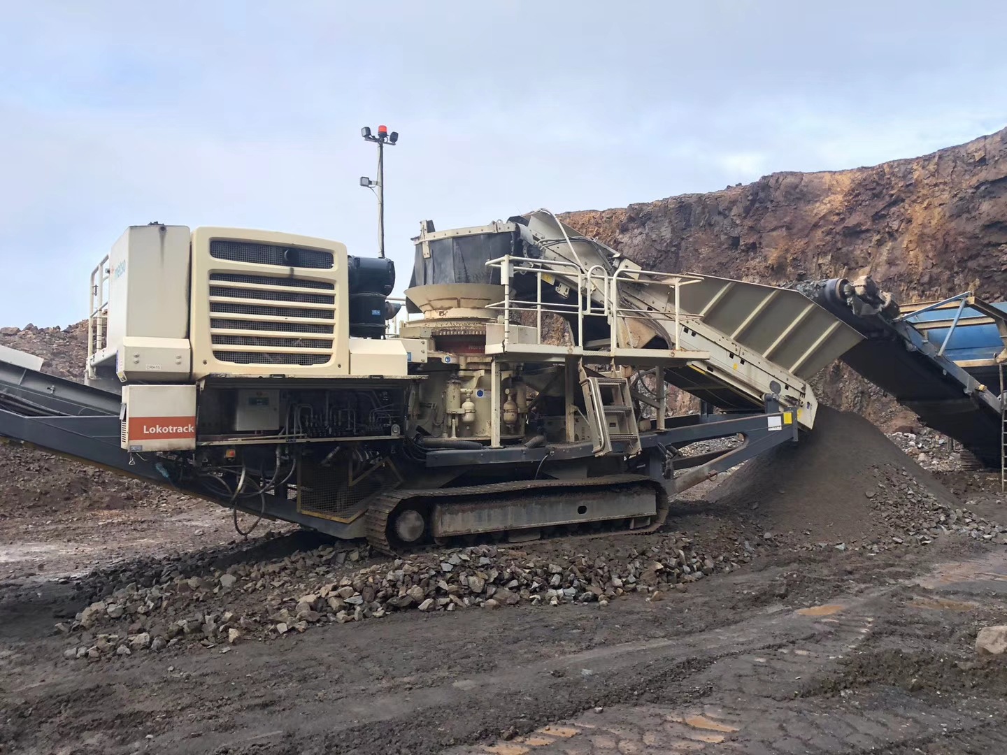 美卓履带破碎机