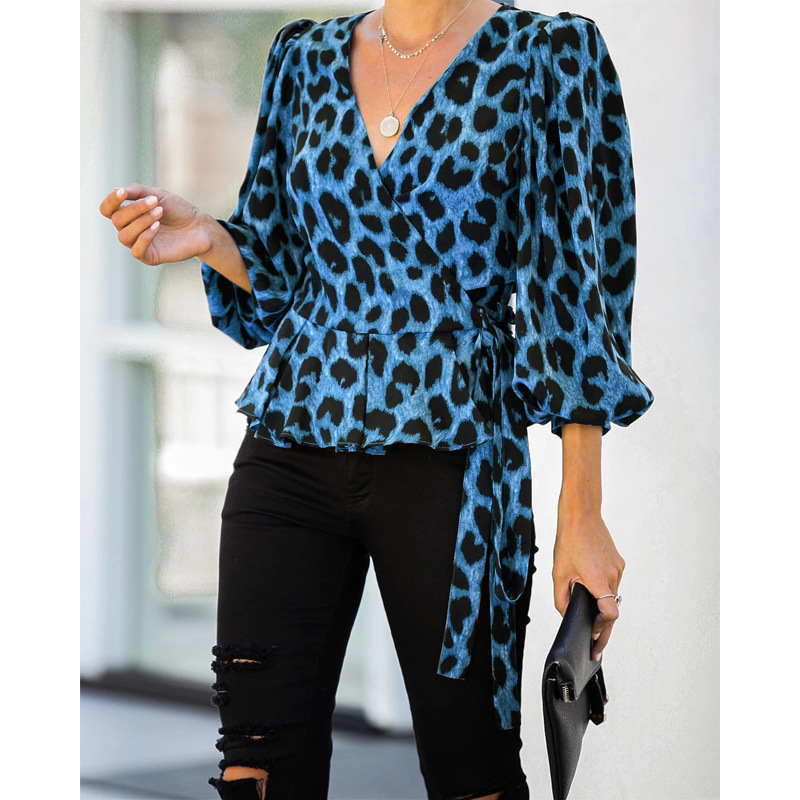 Top holgado con cordones y manga larga con cuello en V y estampado de leopardo NSONF123840