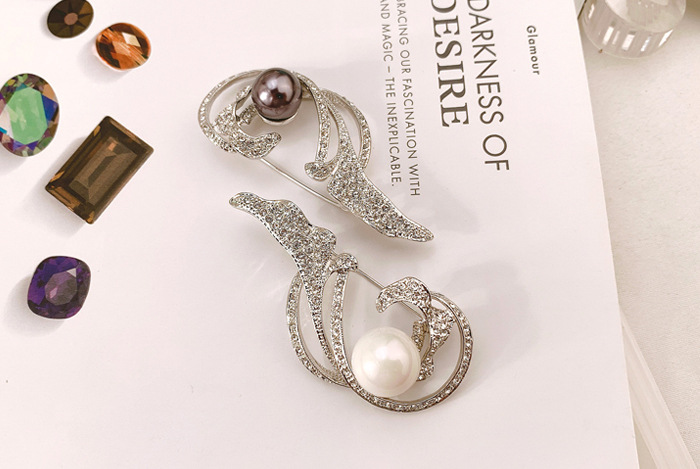 Neue Europäische Und Amerikanische Mode Einfache Mode Brosche Perlen Kleidung Corsage Seiden Schal Schnalle Schal Ring Schal Schnalle Frauen Großhandel display picture 5