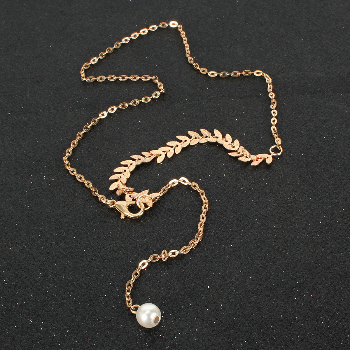 Individual Fish Bone Clavicle Chain Fashion Imitation Pearl Pendant Necklace Necklace Female display picture 6