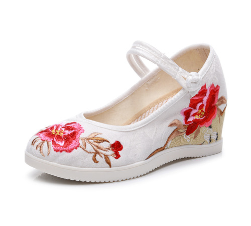 Shengchun 2020 antique style shoes jacquard cotton ethnic style embroidered shoes embroidered inner heightening women's shoes bridal high heels