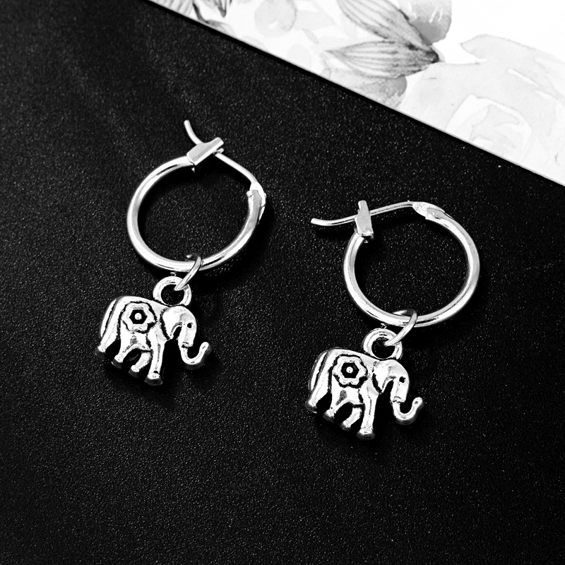 Vintage Animal Earrings European Cute Personality Alloy Three-dimensional Elephant Pendant Earclip Earrings Hoop Female display picture 4