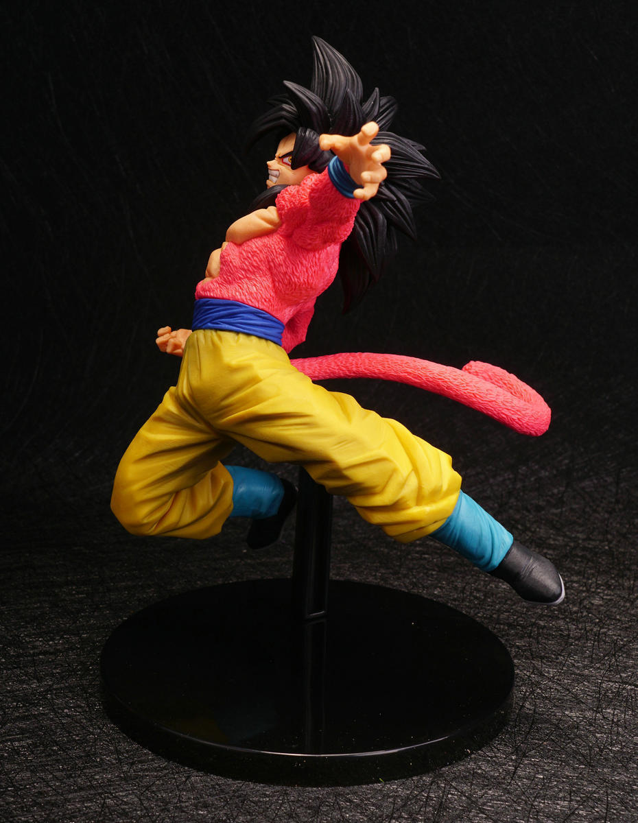 Super Saiyan Vegeta Figurine