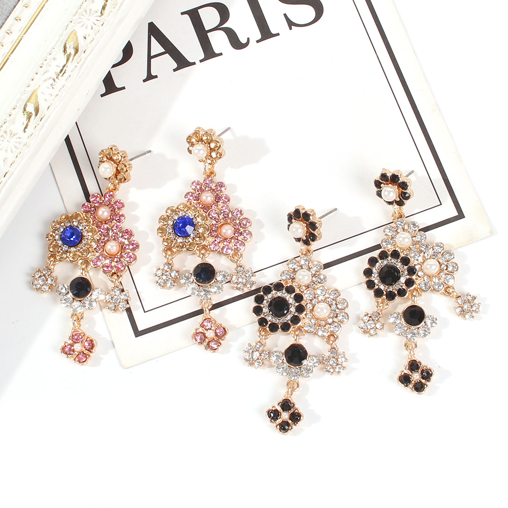 Nihaojewelry Retro Diamond-studded Pearl Long Pendant Earrings Wholesale Jewelry display picture 4