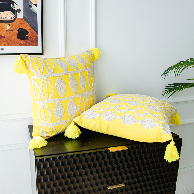 Housse de coussin à pompon jaune brodée géométrique tridimensionnelle en corde blanche de riz américain de source transfrontalière_voghion.com