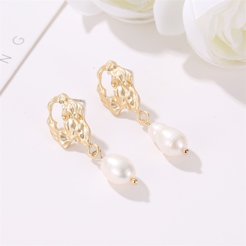 New Fashion Hollow Simple Geometric Freshwater Pearl Metal Earrings display picture 35