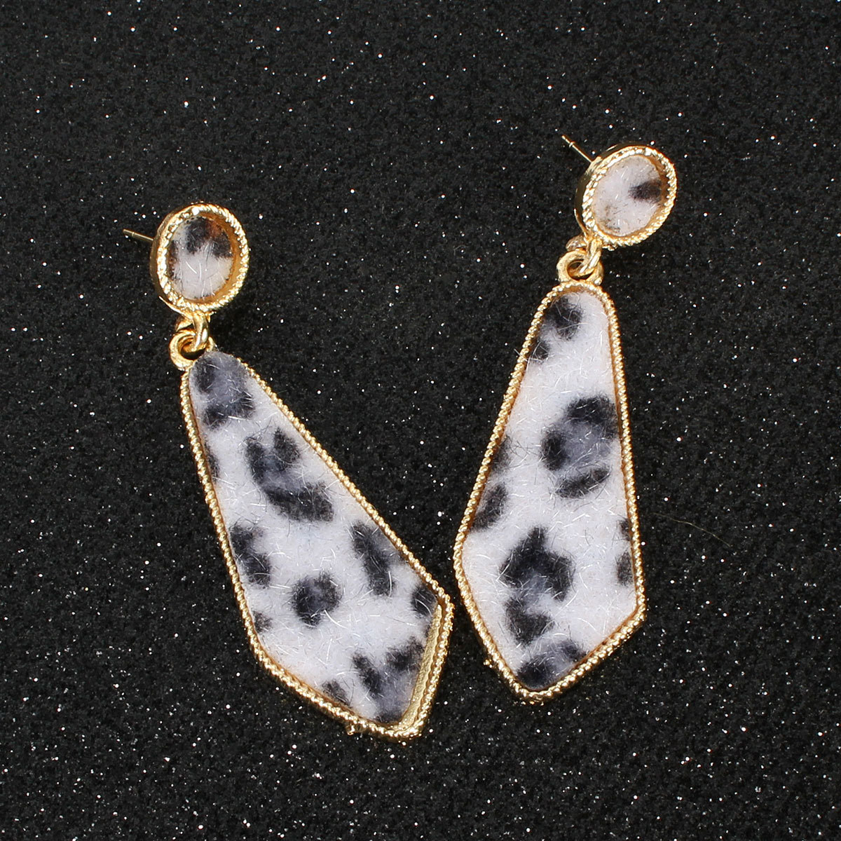 Bohemian Alloy Leopard Fleece Retro Triangle Diamond Earrings display picture 8