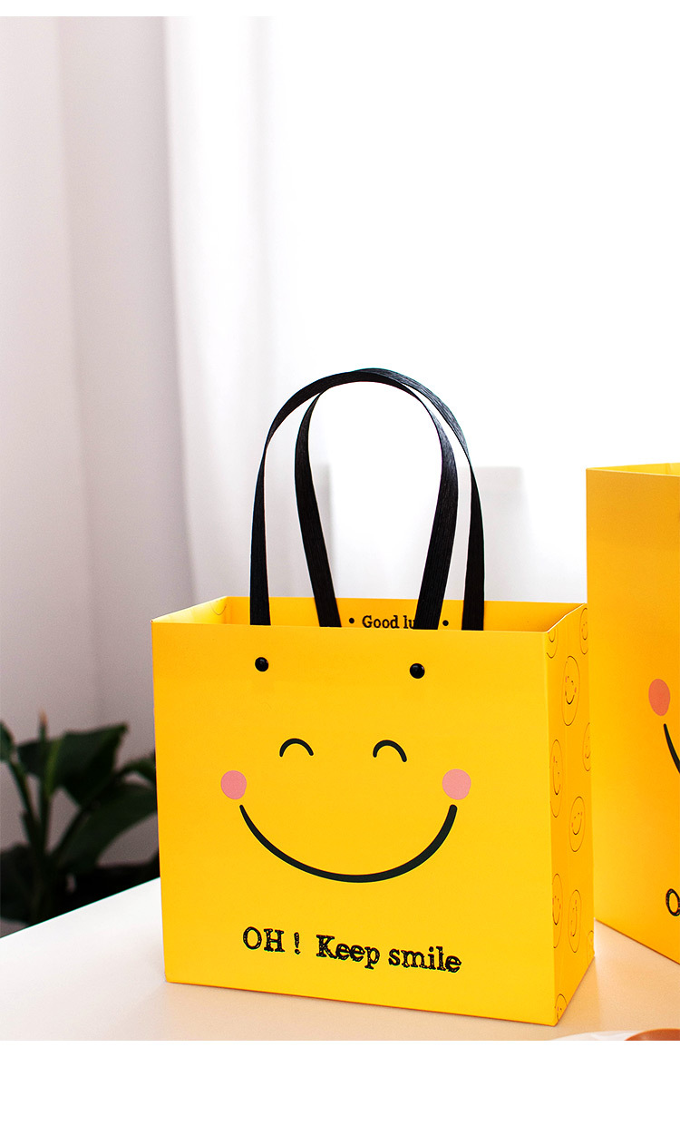 Simple Style Smiley Face Paper Special Occasion Gift Bags 1 Set display picture 1