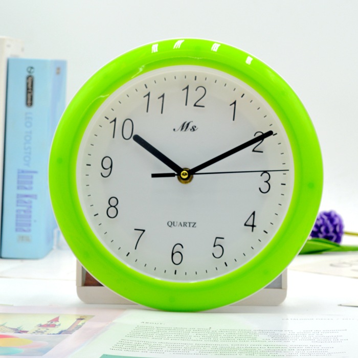 Reloj de pared de color de moda al por mayor de papelería de suministros de oficina tienda de 10 yuanes
