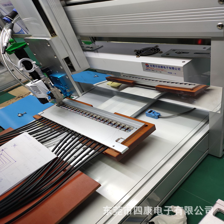 越南TYPE-C数据线全自动CCD视觉喷胶固化一体机UV胶自动喷胶机