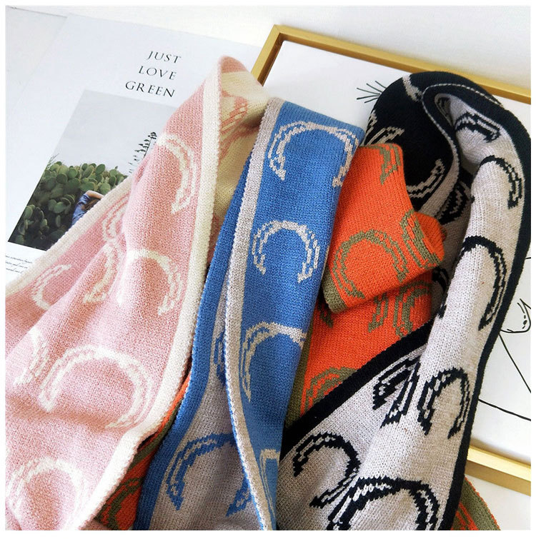 U Horseshoe Print New Scarf Female Autumn And Winter Long Section Warm Knitted Wool Scarf display picture 1