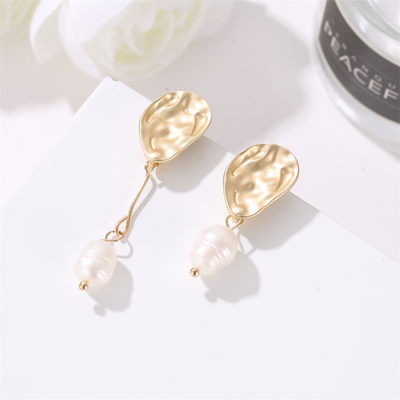 New Fashion Hollow Simple Geometric Freshwater Pearl Metal Earrings display picture 24