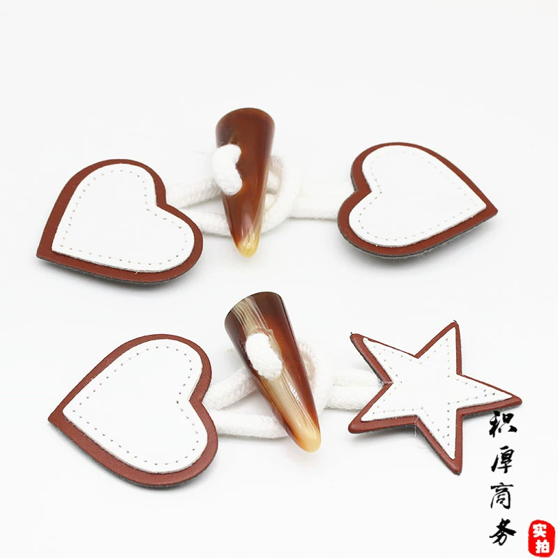 Трансграничная Смола Светло-кофейного цвета Рог двухслойная двухпуговичная белая лицевая карта нижняя часть Персиковое сердце пятиконечная звезда в тон хлопковая веревка