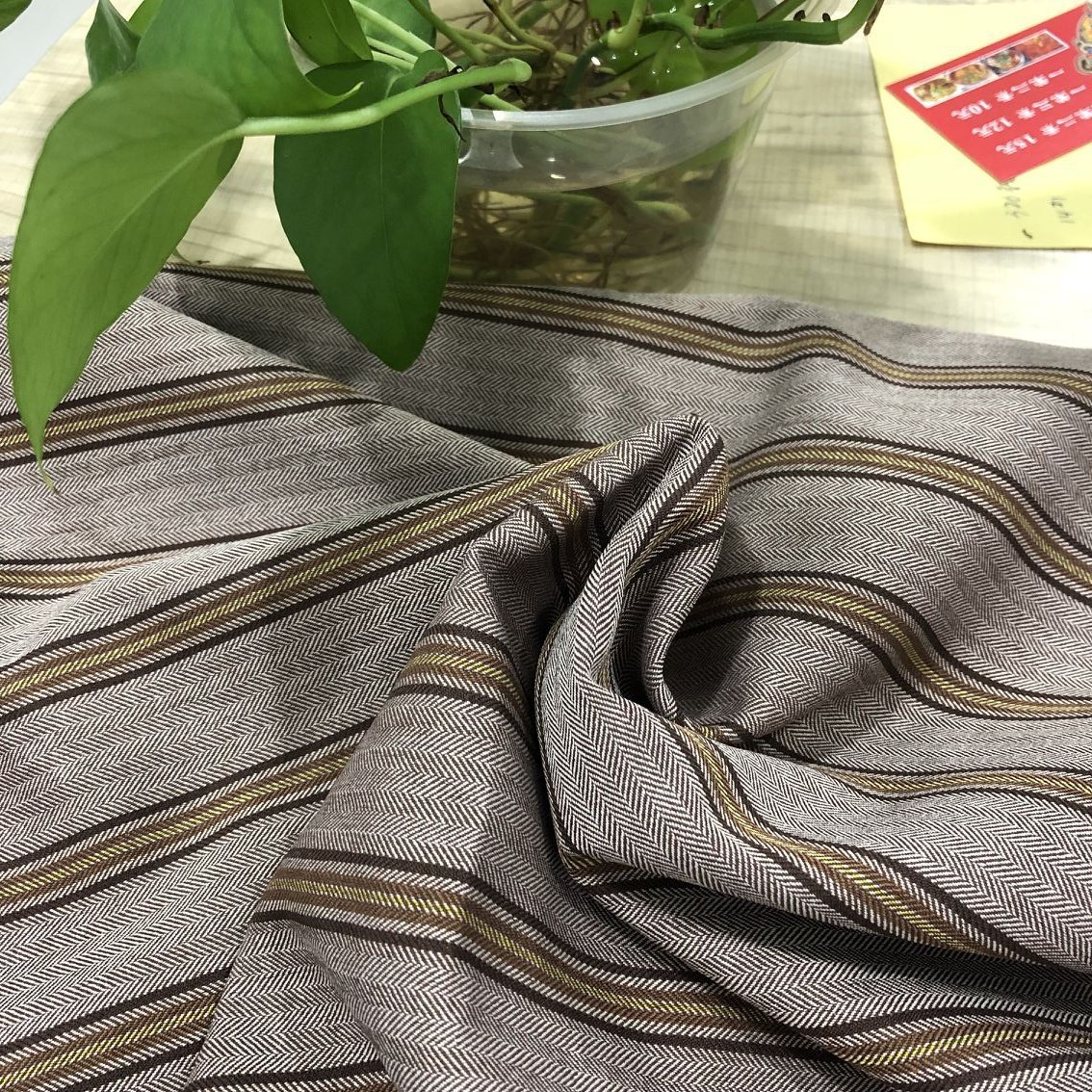 厂家直销秋冬装时装面料 色织弹力条纹布 流行时尚多颜色现货面料