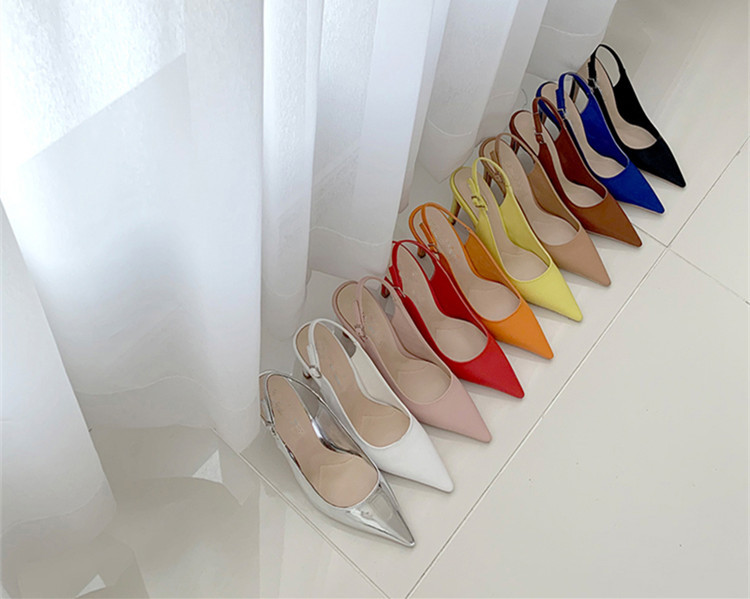 Dam high heels med spetsig tå och smal klack med spänne_voghion.com