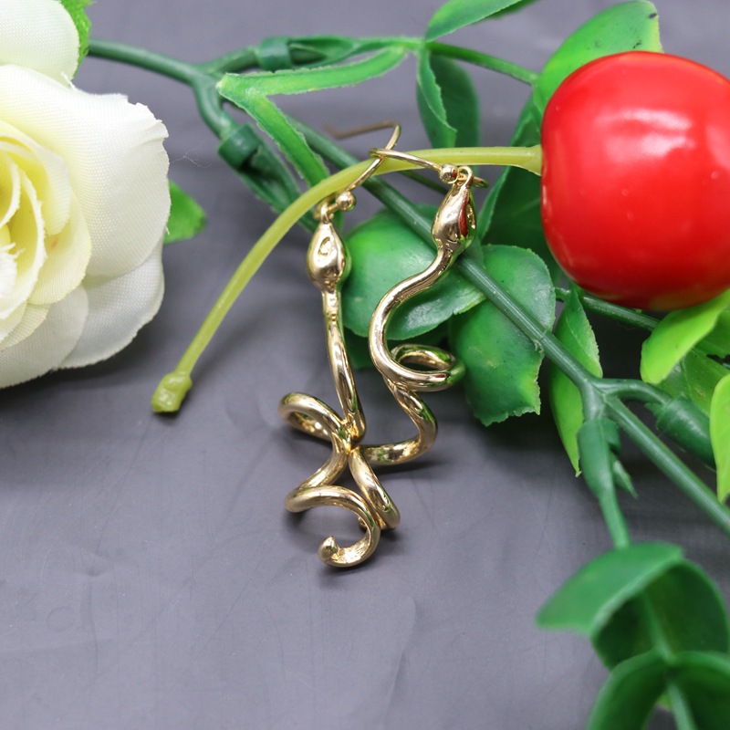 Golden Spiral Serpentine Pendant Earrings Animal Styling Earrings Zodiac Snake Earrings display picture 2