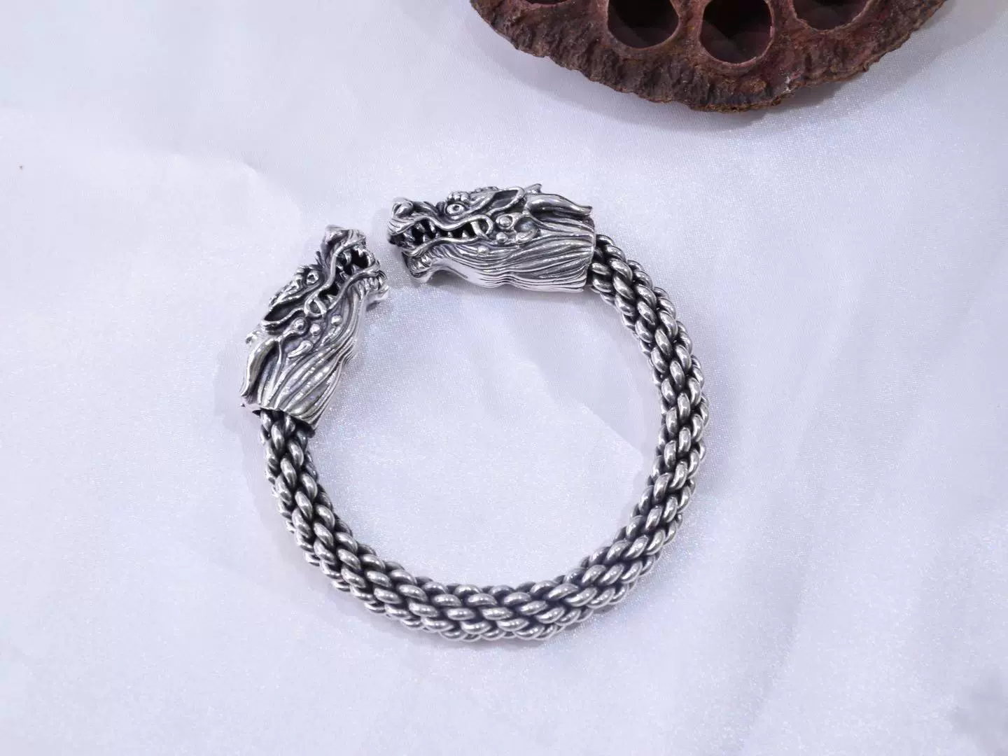 S999 sterling silver dragon twisting bracelet Ti Gao Lao Buddha Lafayette Lafayette and Silver Dragon Bracelet Old Silver Dragon Hand Ring