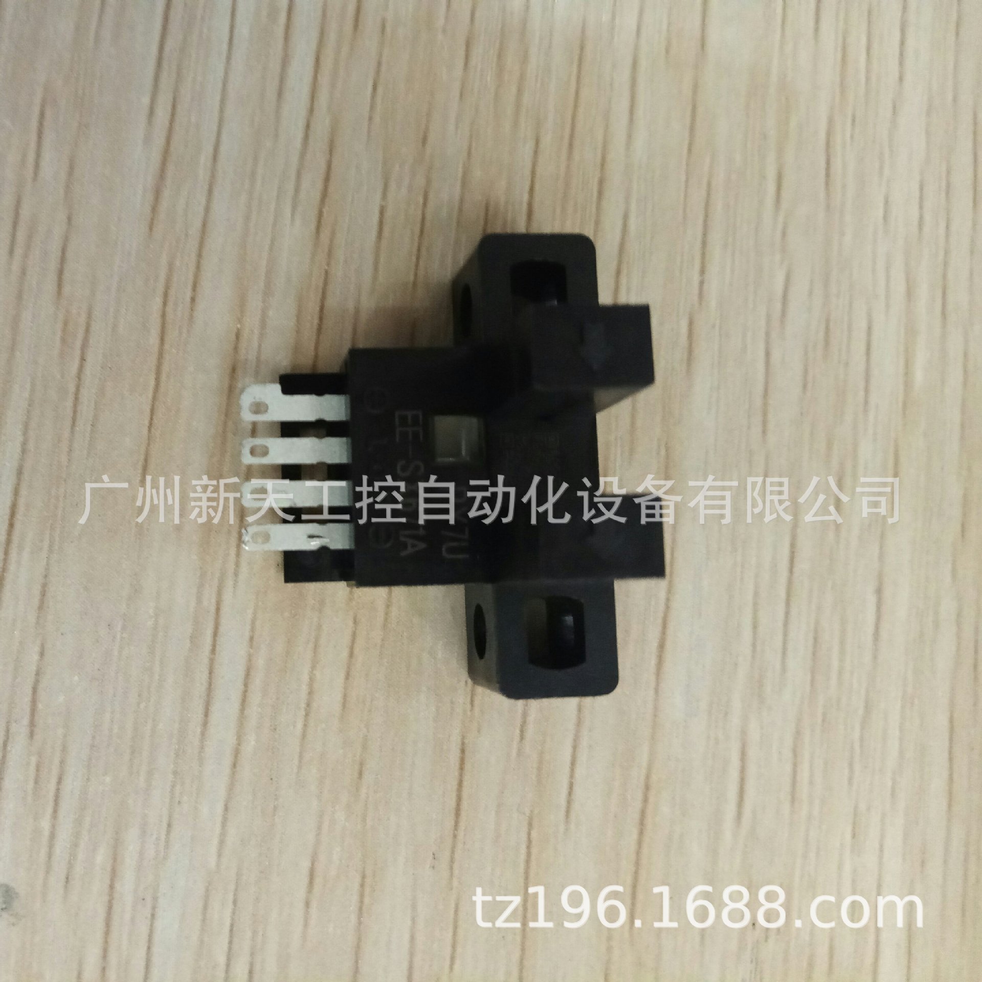 欧姆龙 凹槽接插件式 NPN 微型光电开关EE-SX671A