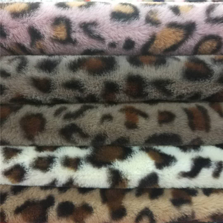 现货全涤精品小兔毛豹纹印花绒布 秋冬休闲服家居服抱枕靠垫面料