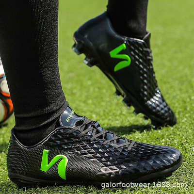 外貿批發大碼新款男女足球鞋碎釘室內人造草地AG釘防滑透氣訓練鞋