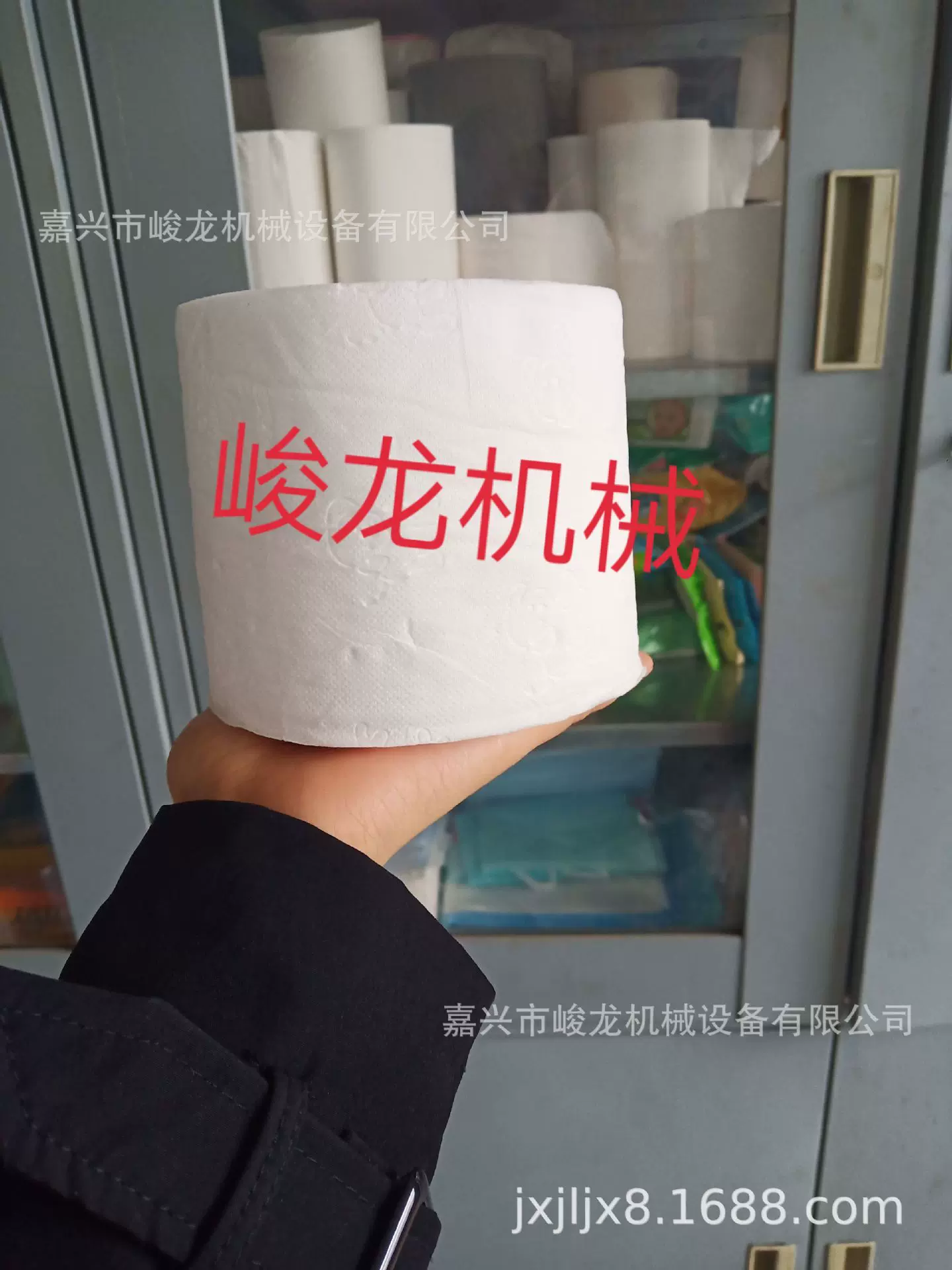 1卫生纸加工机器厂家，餐巾纸机器价格，纸巾加工利润13967347998