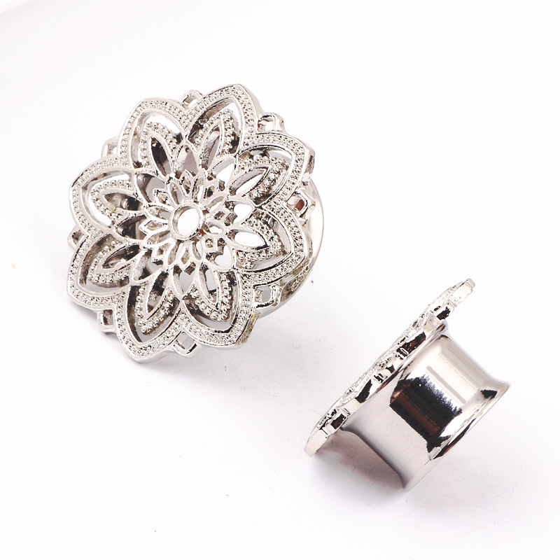 Pointed titanium steel lip stud product view