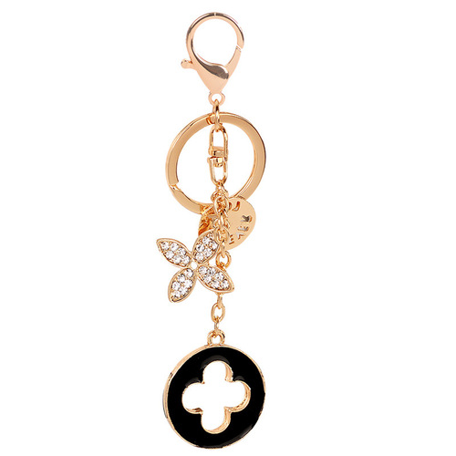 Fashion new creative four-leaf clover keychain metal diamond car pendant advertising gift girl bag pendant