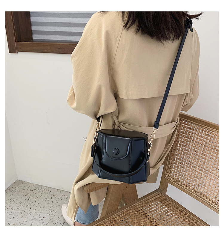 Retro Texture New Fashion Messenger Bucket Bag display picture 11