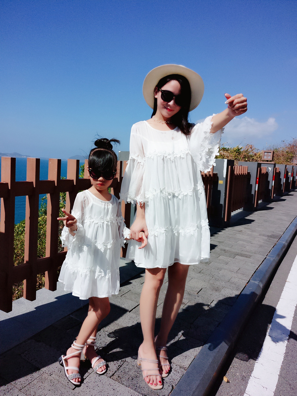Parent child summer 2022 new mother woman loose three-dimensional lace two-piece set medium length dress