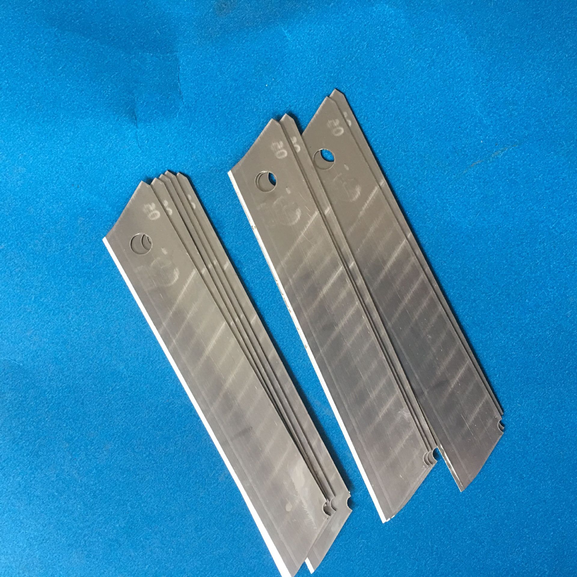 厂批 大号美工刀刀片 加厚刀片锋利18mm 锋利耐用刀片06壁纸刀-阿里巴巴