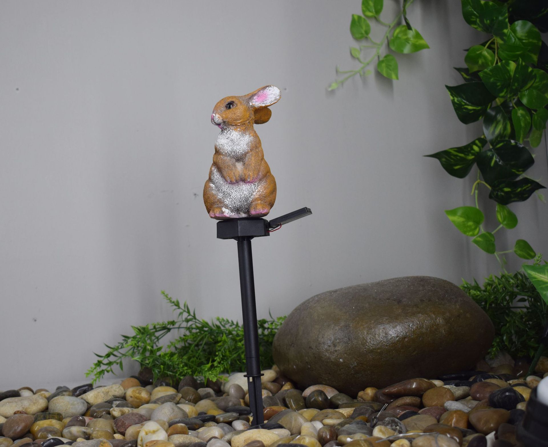 工厂供应跨境电商太阳能兔子地插件LED灯树脂工艺品庭院草坪灯