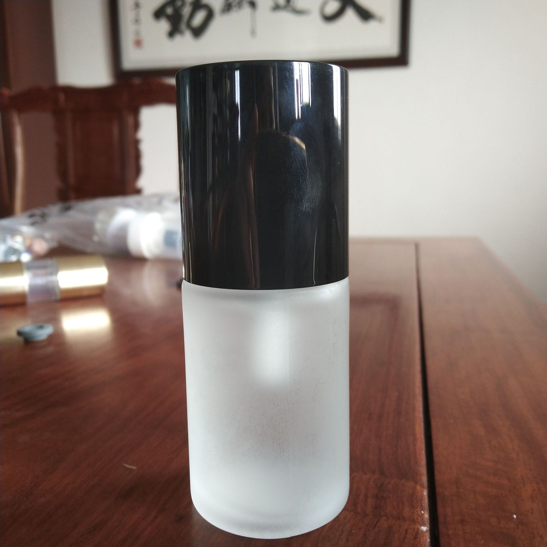 化妆品亚克力玻璃瓶精华液瓶50ml喷雾瓶分装瓶30ml粉底液瓶喷头