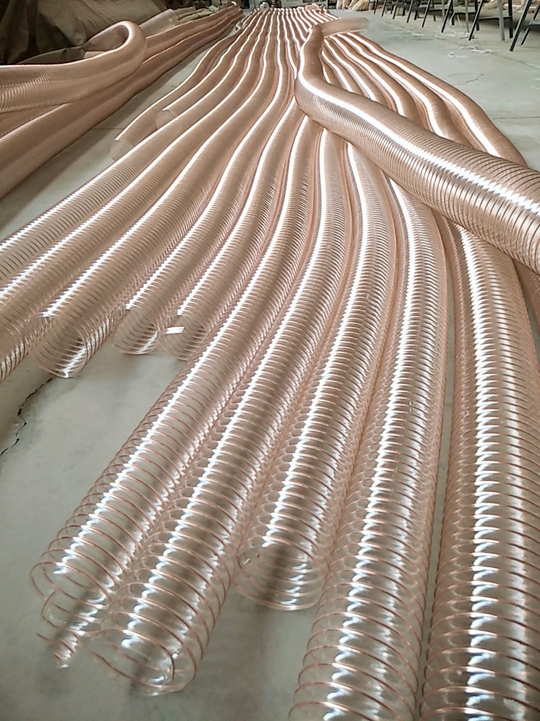 供应PU聚氨酯木屑伸缩通风管耐弯曲透明管钢丝吸尘排风管厂家直发
