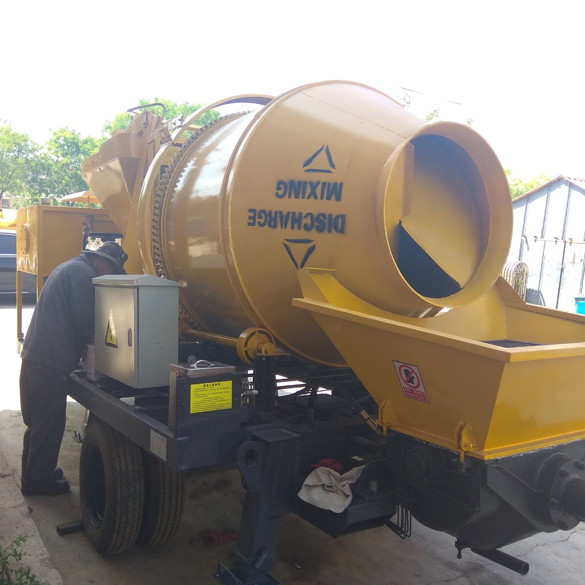 能搅拌输送的泵 带搅拌机的输送泵 烟台新赛搅拌输送一体机 拖泵