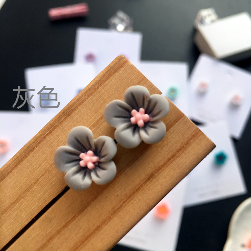 Wholesale Jewelry 1 Pair Simple Style Flower Resin Ear Studs display picture 11