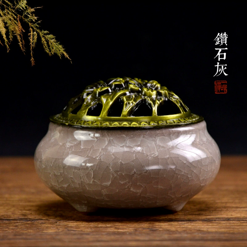 Wholesale ceramic celadon fragrance furnace Pan incense furnace ice cracks and crude pottery furnaces are antique incense incense.