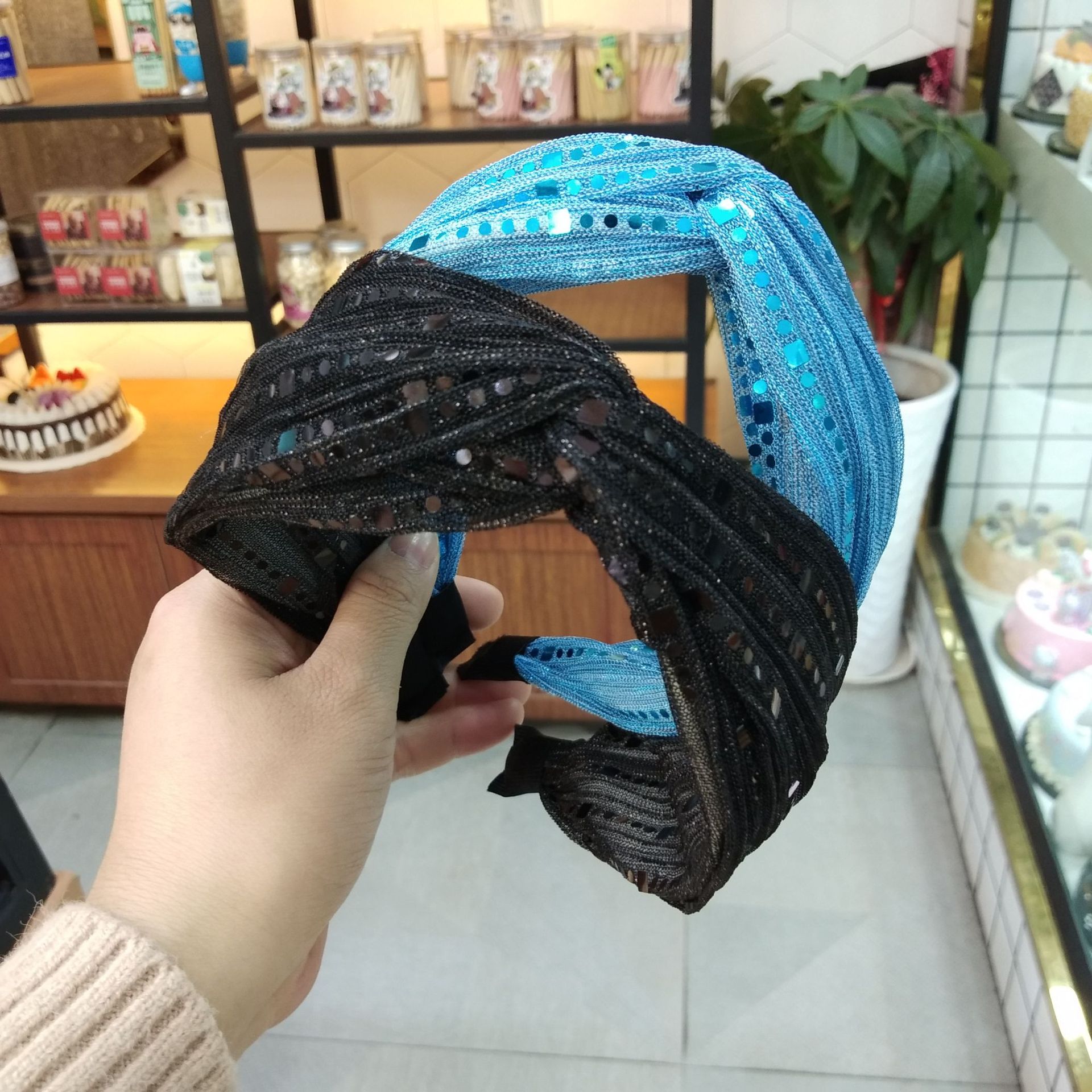 Korean Wide-brimmed Lace Bright Color Cross Knotted Headband High-end Fabric Fashion Wholesale Nihaojewelry display picture 2