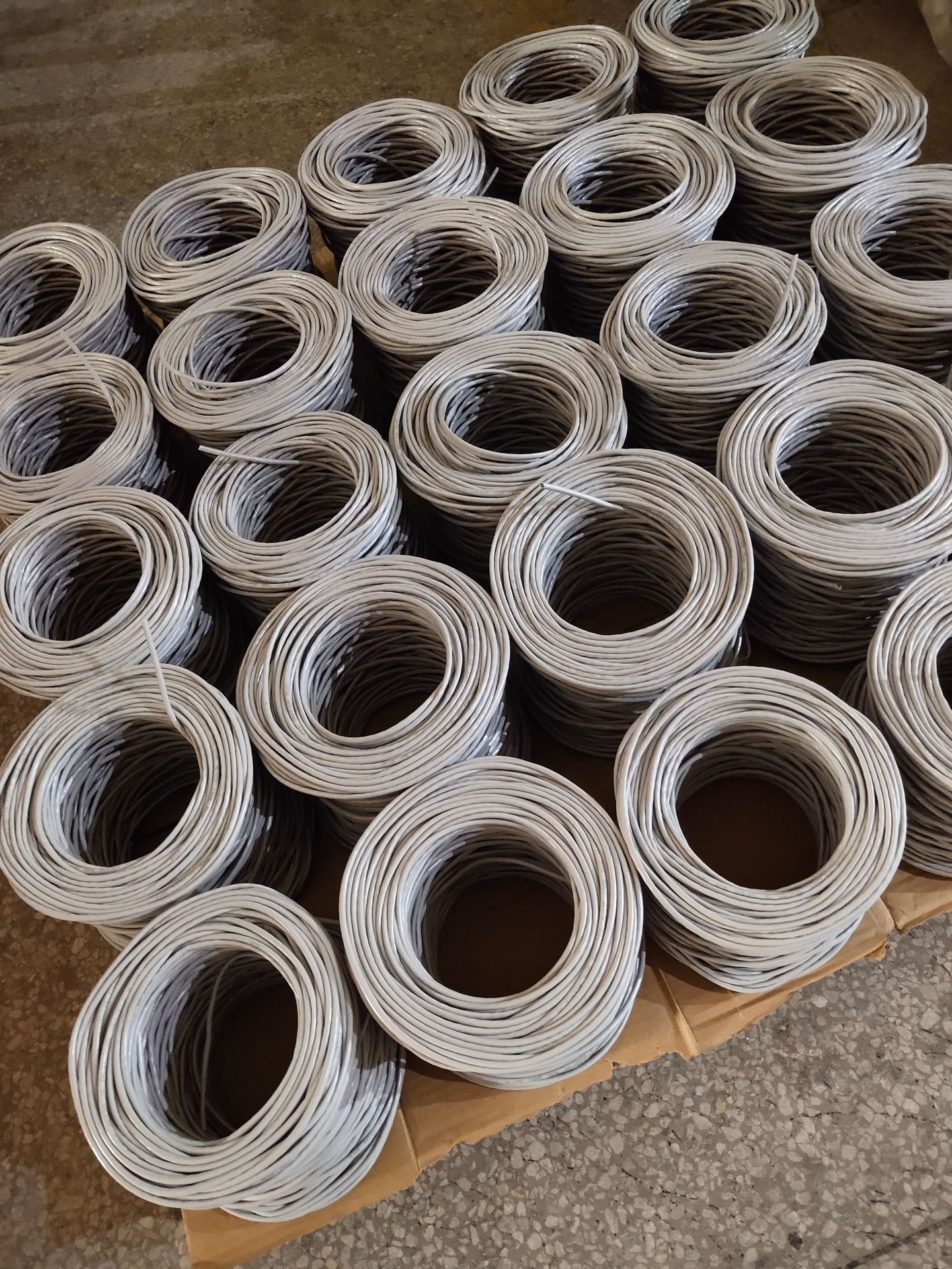 厂家供应 超五类网线 100米/卷 CAT5E 0.5mm铜包铝非屏蔽网络线缆-阿里巴巴