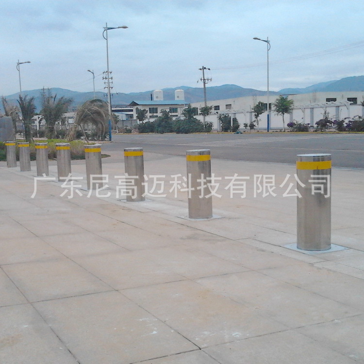 供应304不锈钢升降挡车柱成品阻车桩防撞自动升降柱伸缩路障厂家