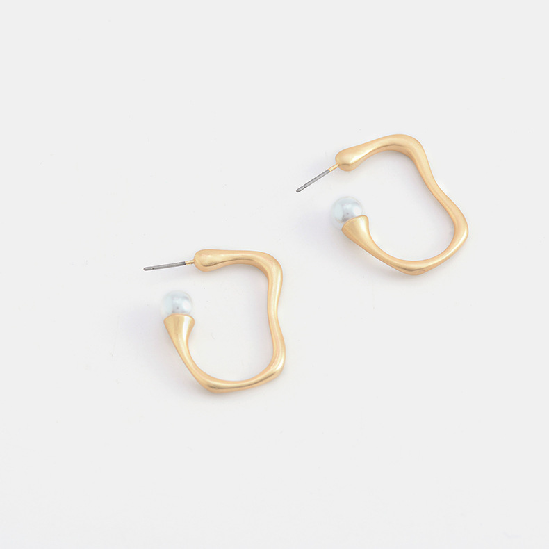 New Korean Geometric Irregular C-shaped Earrings Simple Creative Fashion Stud Earrings display picture 1