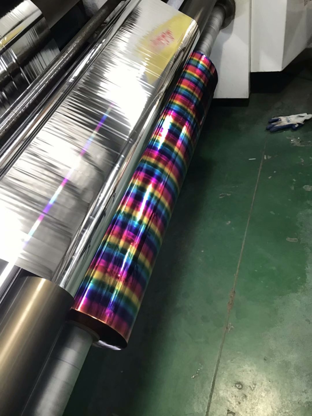 厂家供应大量供应BOPET镀铝膜彩虹膜12微米1.2丝