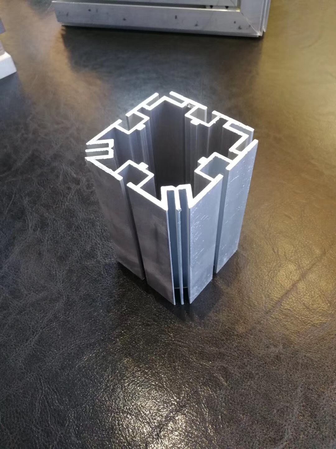 展会搭建铝材特装标摊布艺方通铝料80方柱8槽卡布灯箱料UV软膜 厂