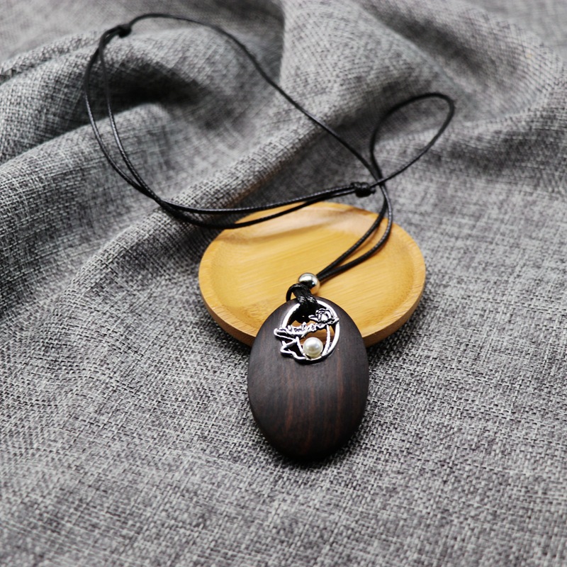 New Cotton Linen Sandalwood Necklace Oval Pearl Pendant Adjustable Retro Pendant Sweater Chain display picture 10